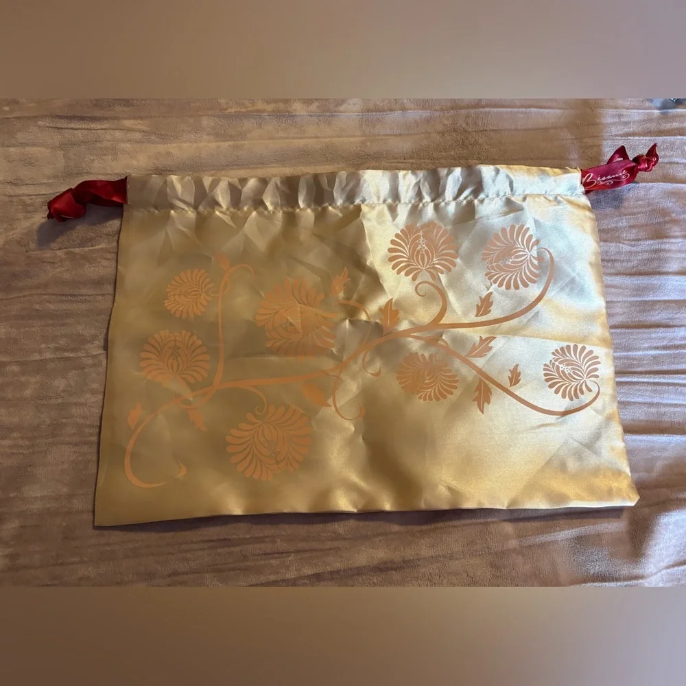 Besame Beige Cosmetic Bag with Red Ribbons - Picture 5 of 7